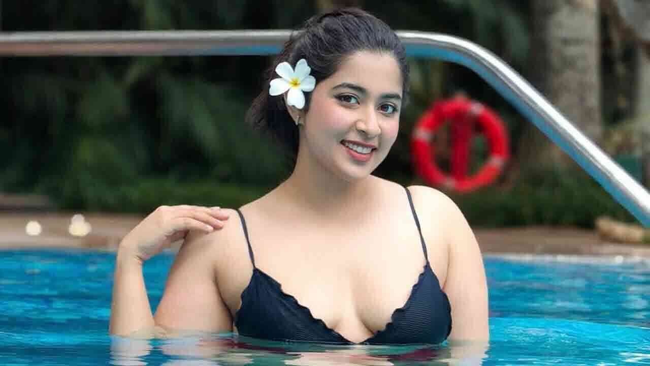 Nikita Sharma: మోటివేషనల్ స్పీకర్ నికితా శర్మ అందాల విందు