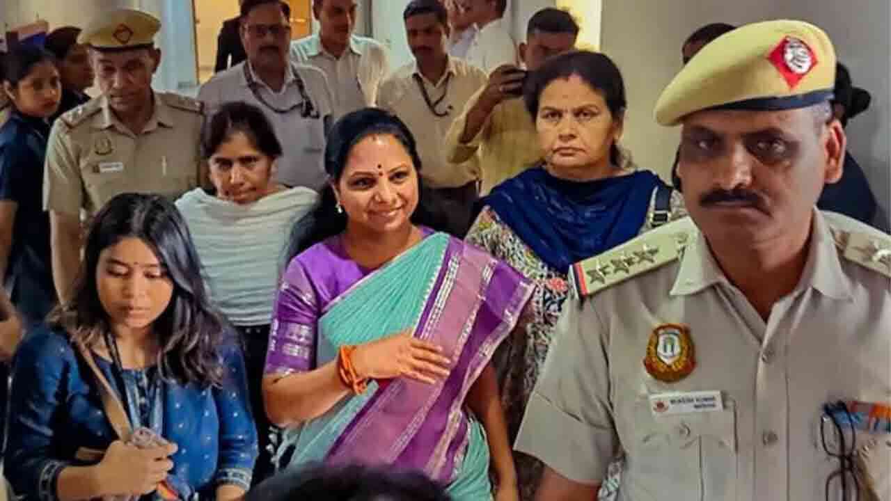 కవితకు షాక్‌.. రెండు బెయిల్‌ పిటిషన్లు కొట్టేసిన కోర్టు