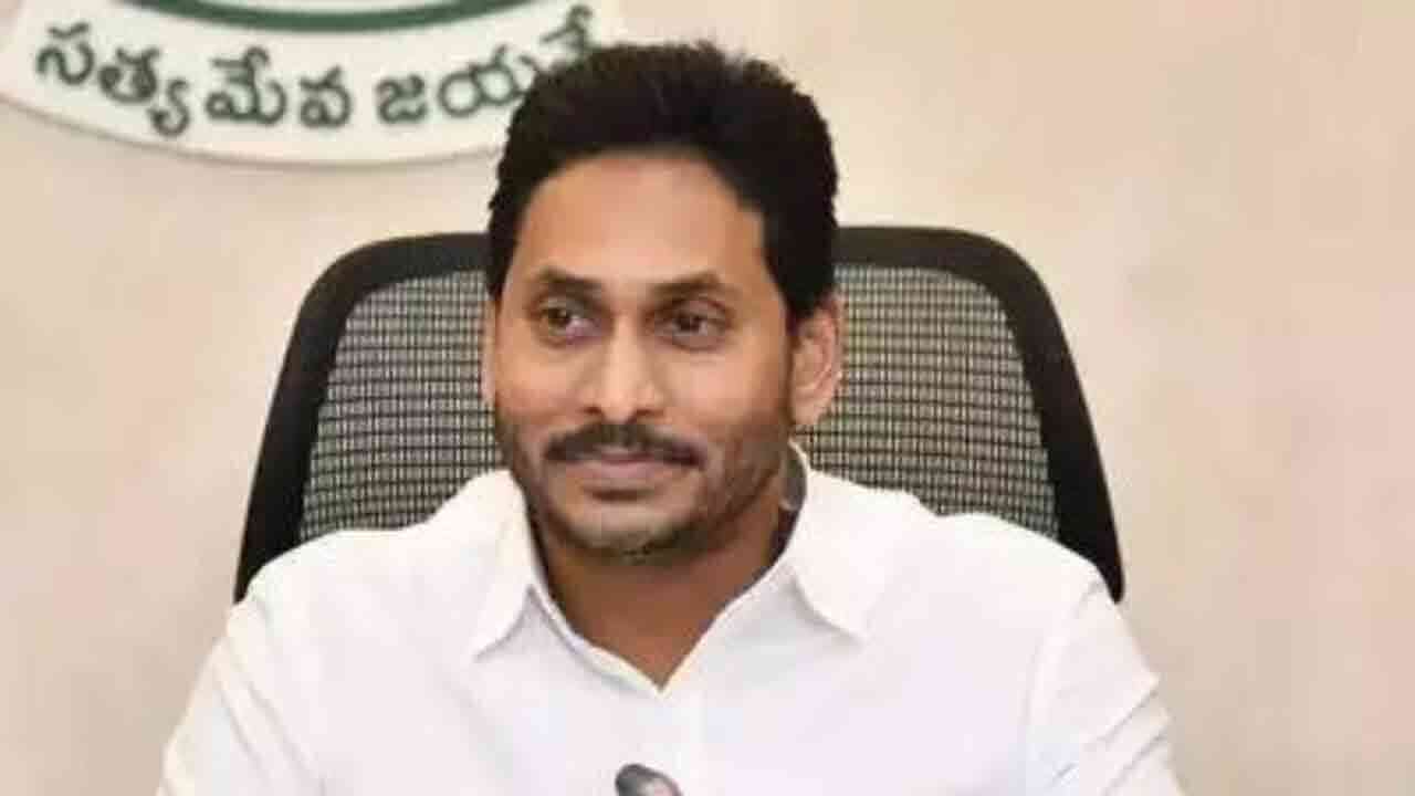 వైసీపీ అధినేత జగన్ సంచలన ట్వీట్.. ఎన్నికల్లో ఈవీఎంల బదులు పేపర్ బ్యాలెట్లు వాడాలంటూ పోస్ట్