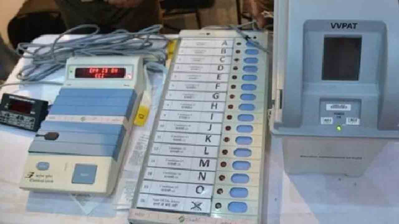 ధర్మపురి అసెంబ్లీ ఎన్నికల్లో అవకతవకలు జరిగాయా.. స్ట్రాంగ్ రూమ్ తాళాలు ఎక్కడ పోయాయి?