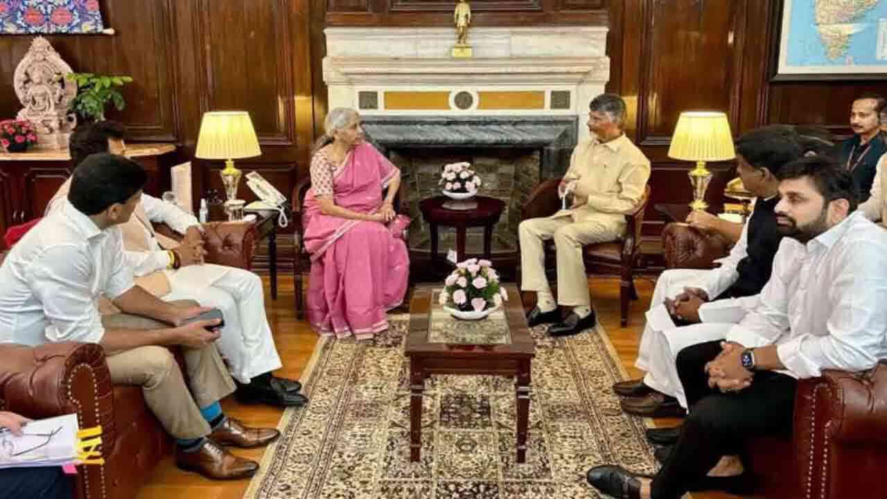 ఆర్థిక ఇబ్బందుల్లో ఉన్న రాష్ట్రాన్ని ఆదుకోవాలి.. కేంద్ర ఆర్థిక మంత్రిని కోరిన సీఎం చంద్రబాబు 