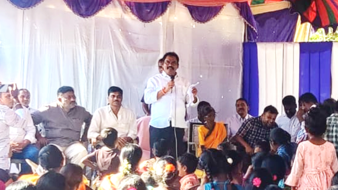 మల్యాల మండలంలో పలు అభివృద్ధి పనులను ప్రారంభించిన ఎమ్మెల్యే రవిశంకర్