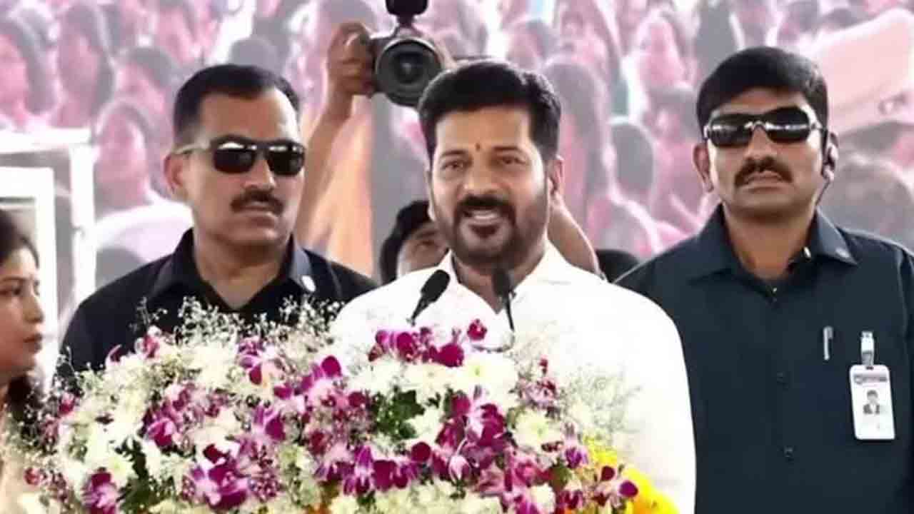 తెలంగాణ సీఎం రేవంత్ రెడ్డికి తప్పిన ప్రమాదం