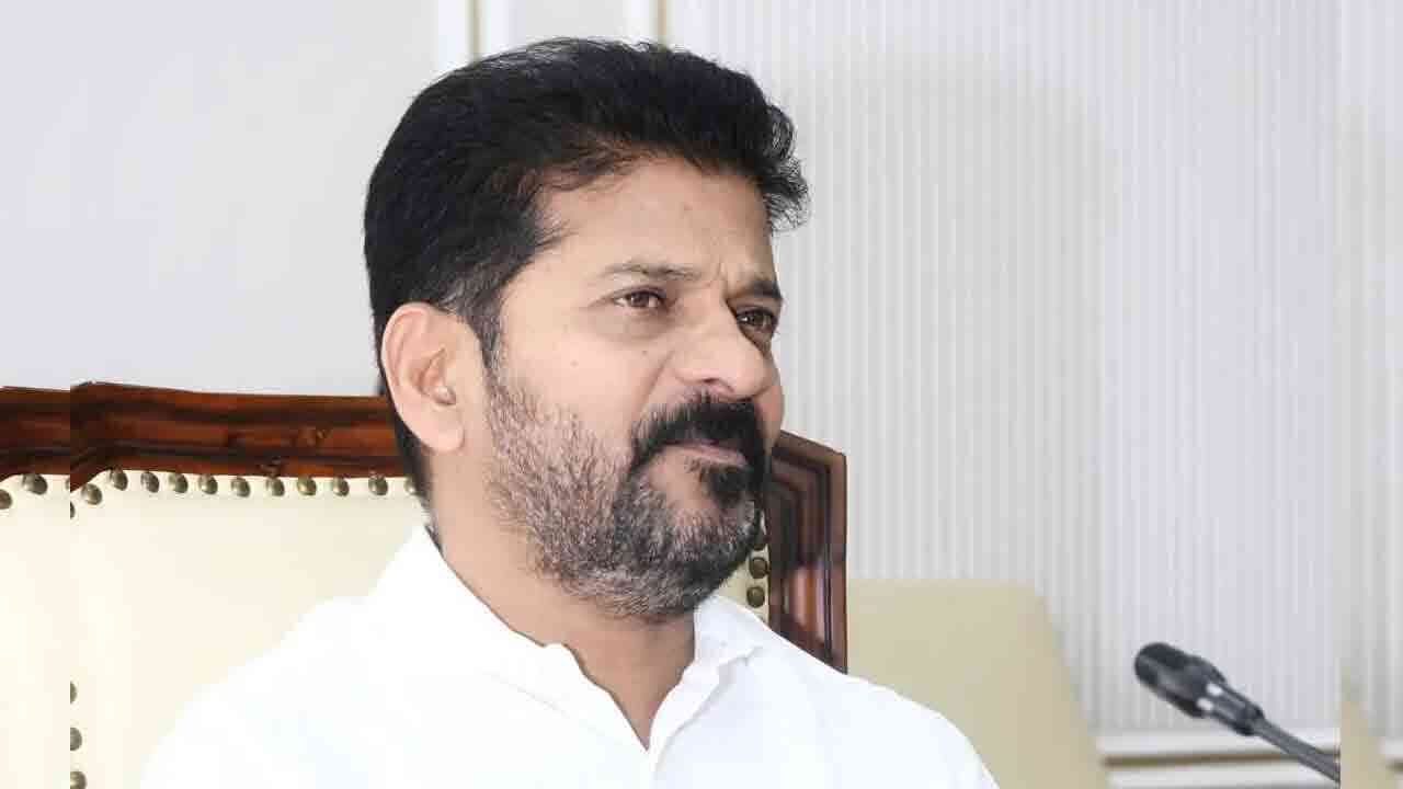 తెలంగాణ సీఎం రేవంత్ రెడ్డికి ఎన్నికల సంఘం ఊరట