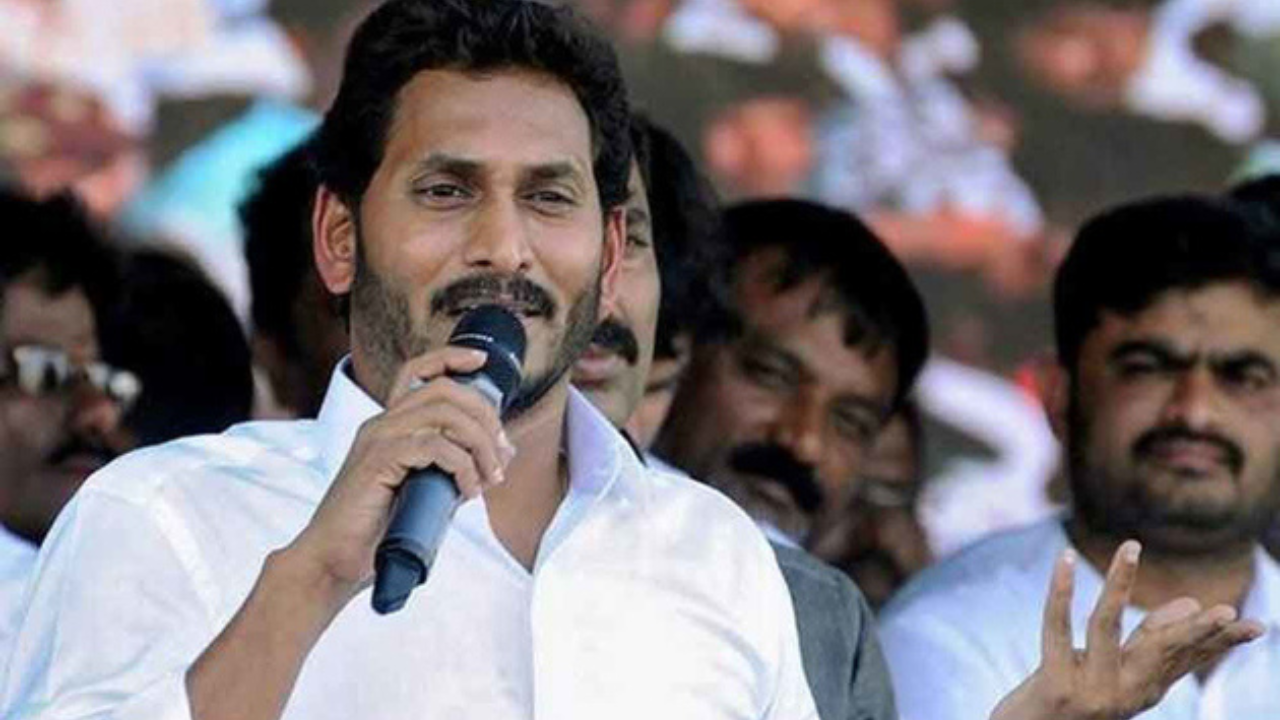 రాష్ట్రాన్ని రావణ కాష్టం చేస్తున్నారు.. చంద్రబాబుకు త్వరలోనే బుద్ధి చెబుతారు : వైయస్ జగన్ 