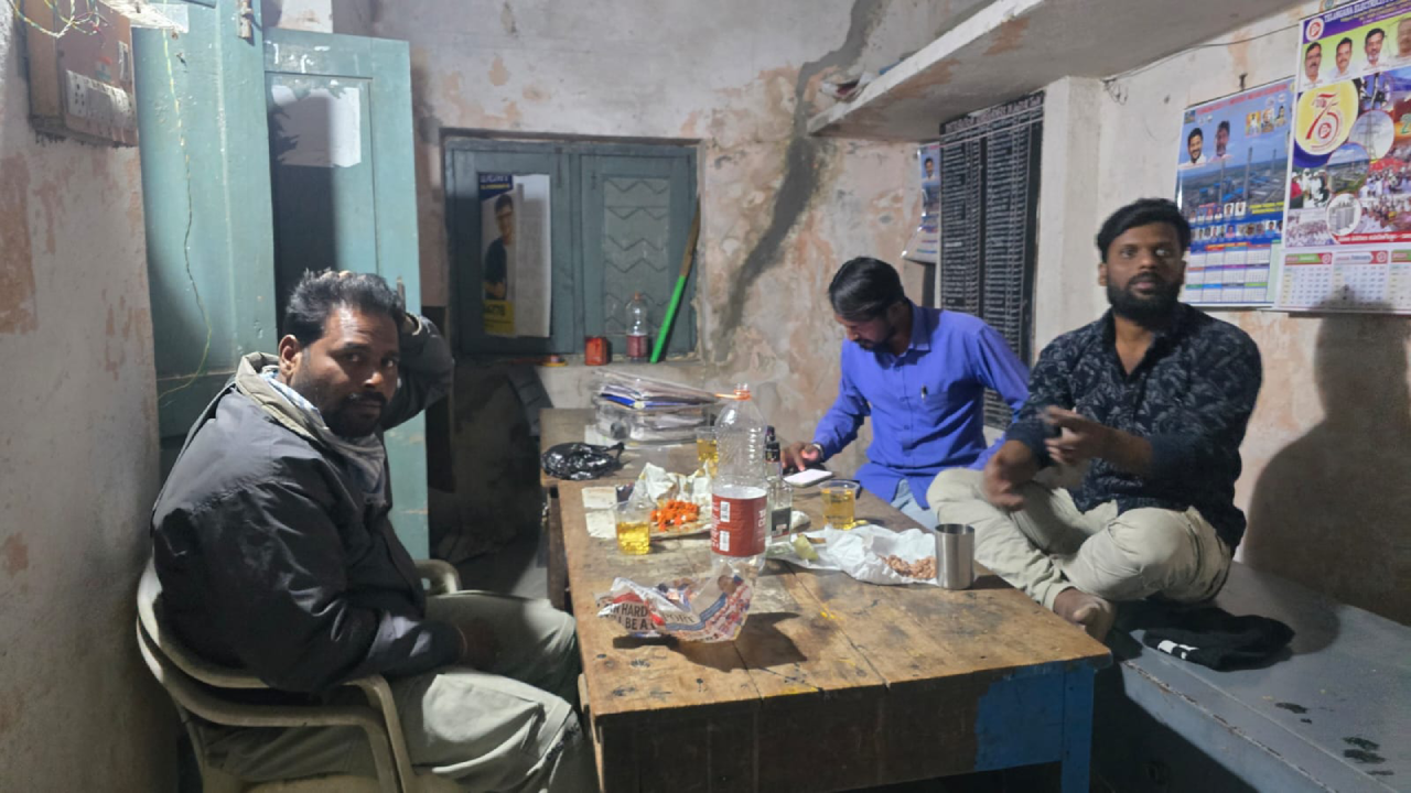 సబ్ స్టేషన్‌లోనే మద్యం పార్టీలు