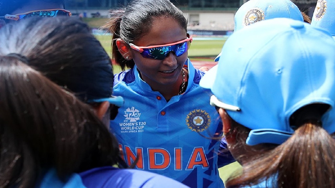 రేణుక, స్మృతి పోరాటం వృథా.. టీ20 ప్రపంచకప్‌లో భారత మహిళలకు పరాజయం