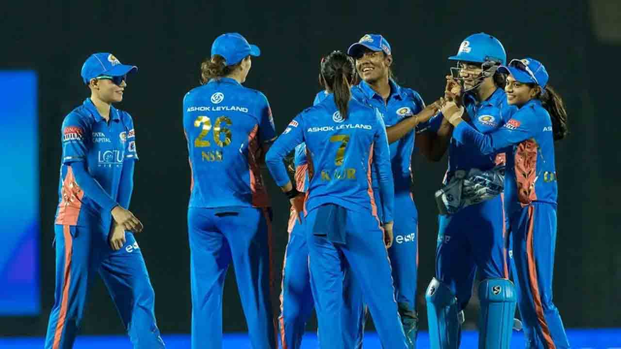 ﻿తిరుగులేని ముంబై.. డబ్ల్యూపీఎల్ ప్లే ఆఫ్స్‌ బెర్త్‌ ఖరారు.. గుజరాత్‌పై గ్రాండ్‌ విక్టరీ