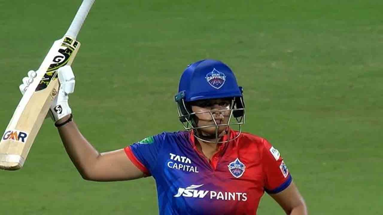 షఫాలీ తుఫాన్‌.. గుజరాత్‌ బౌలర్లను ఊచకోత కోసిన ఢిల్లీ ఓపెనర్‌