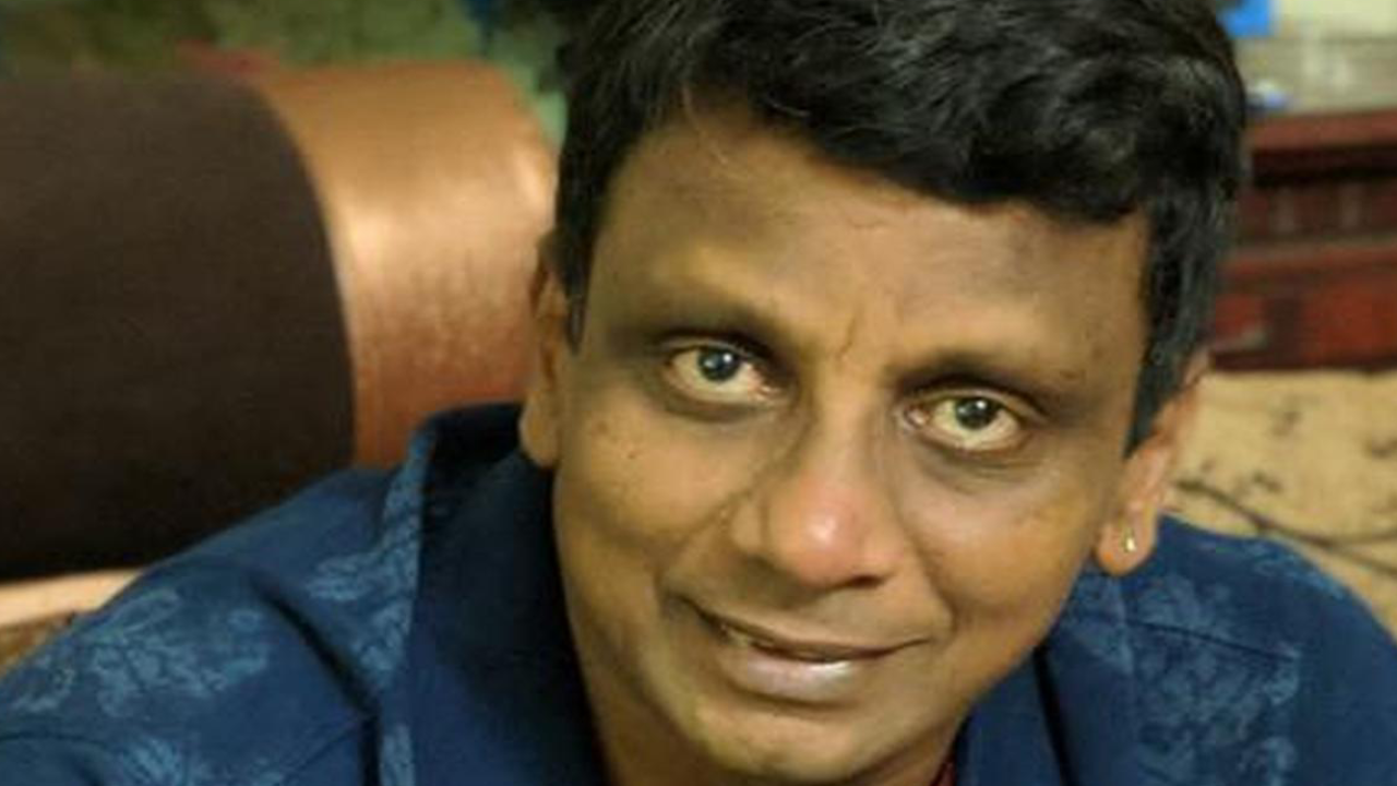 హెడ్ కోచ్‌పై క్రికెటర్ల దాడి