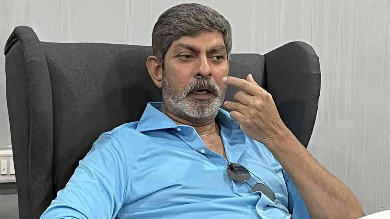 స్థిరాస్థి రంగంలో మోసాలపై అప్రమత్తత అవసరం : జగపతిబాబు