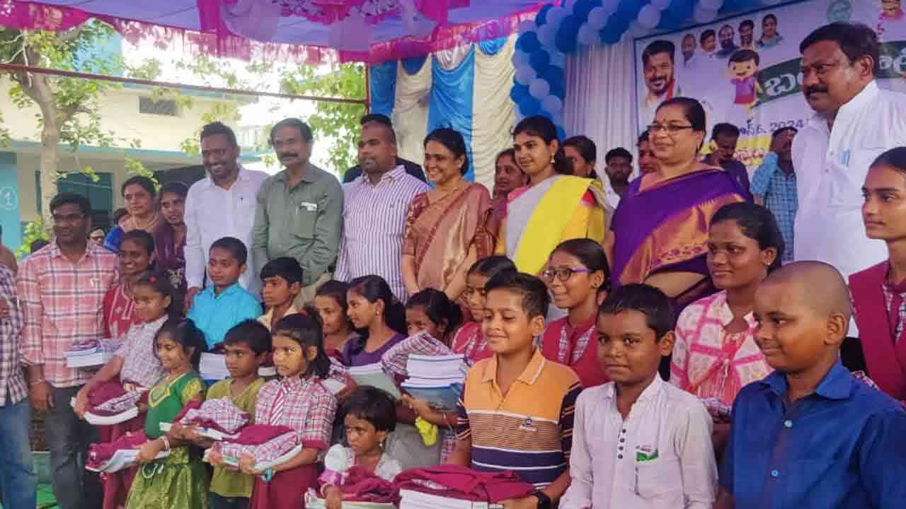 Mallial : బడిబాట కార్యక్రమంలో చొప్పదండి ఎమ్మెల్యే మేడిపెల్లి సత్యం