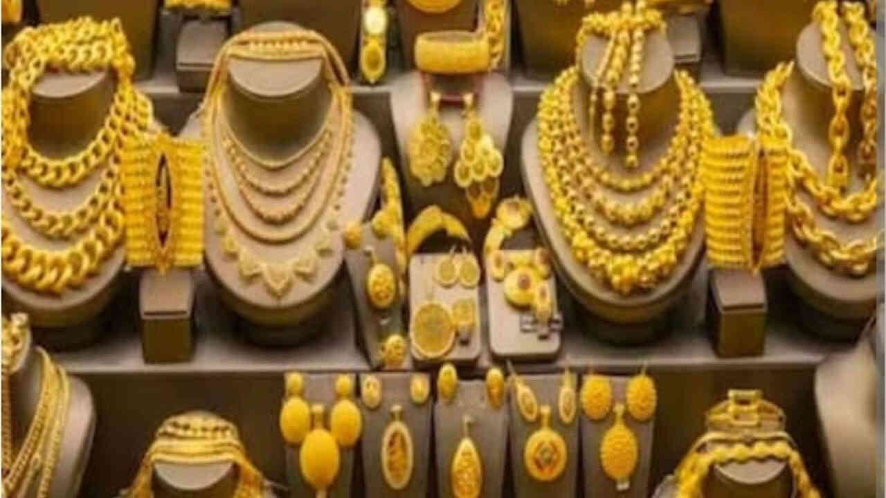 తక్కువ ధరకే బంగారం అంటూ మోసం.. పోలీసులను ఆశ్రయించిన బాధితులు 