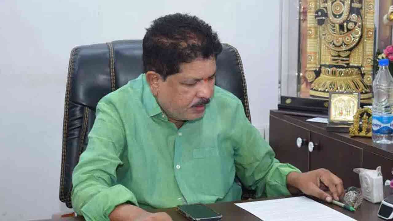 కూకట్‌పల్లి హౌజింగ్ బోర్డు స్థలాల వేలం పాట.. మాధవరం కృష్ణారావు హౌస్ అరెస్టు