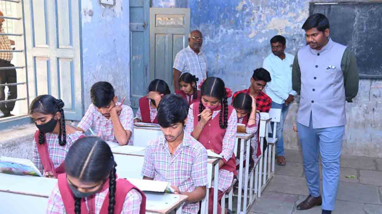 ﻿మంచిర్యాల జిల్లాలో హాట్ టాపిక్‌గా ప్రతిభ ప్రోత్సాహక పరీక్ష.. అడిషనల్ కలెక్టర్ రాహుల్ చేపట్టిన మరో కార్యక్రమం