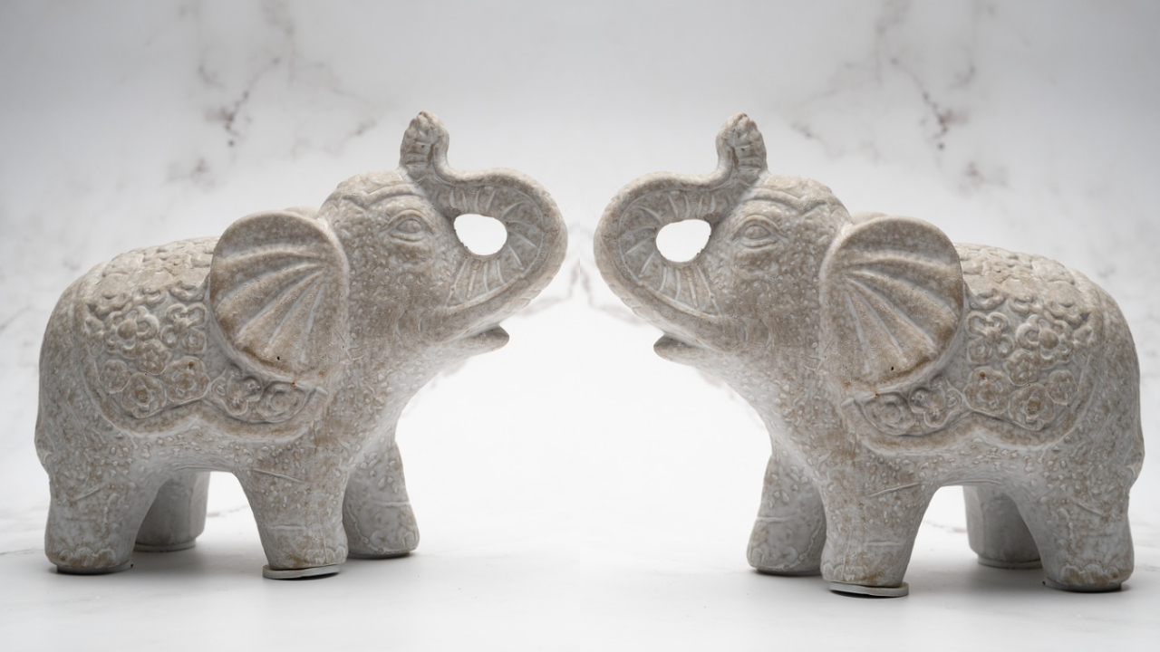 ఇంట్లో ఏనుగుల బొమ్మలు ఉంటే అదృష్టమా.. ఎలాంటి ఏనుగు బొమ్మలు ఉండాలంటే..