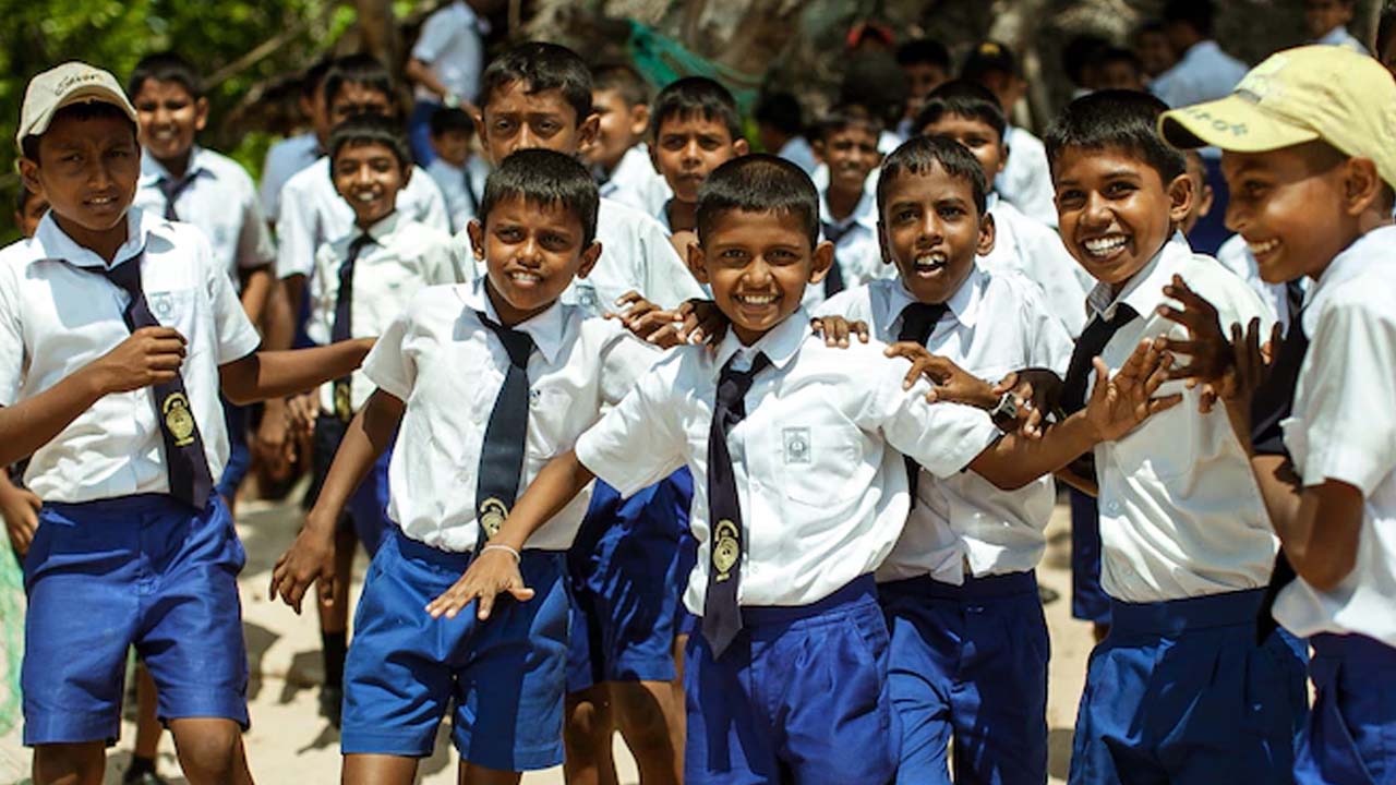 Model School Admissions : తెలంగాణలో మోడల్ స్కూళ్లలో అడ్మిషన్లకు నోటిఫికేషన్ విడుదల.. వివరాలివీ..