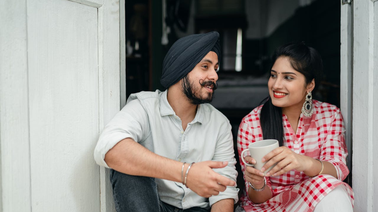 భర్తను అడగకుండా భార్య ఈ 4 పనులు చేయకూడదని శాస్త్రం చెబుతోంది